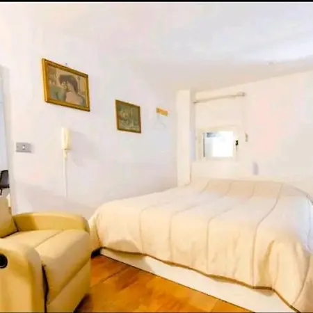 Spaccanapoli * Naples